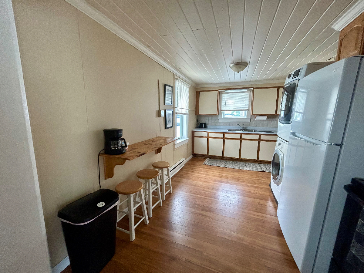 2 Bedroom Apartment Near CVPH - Photo 2