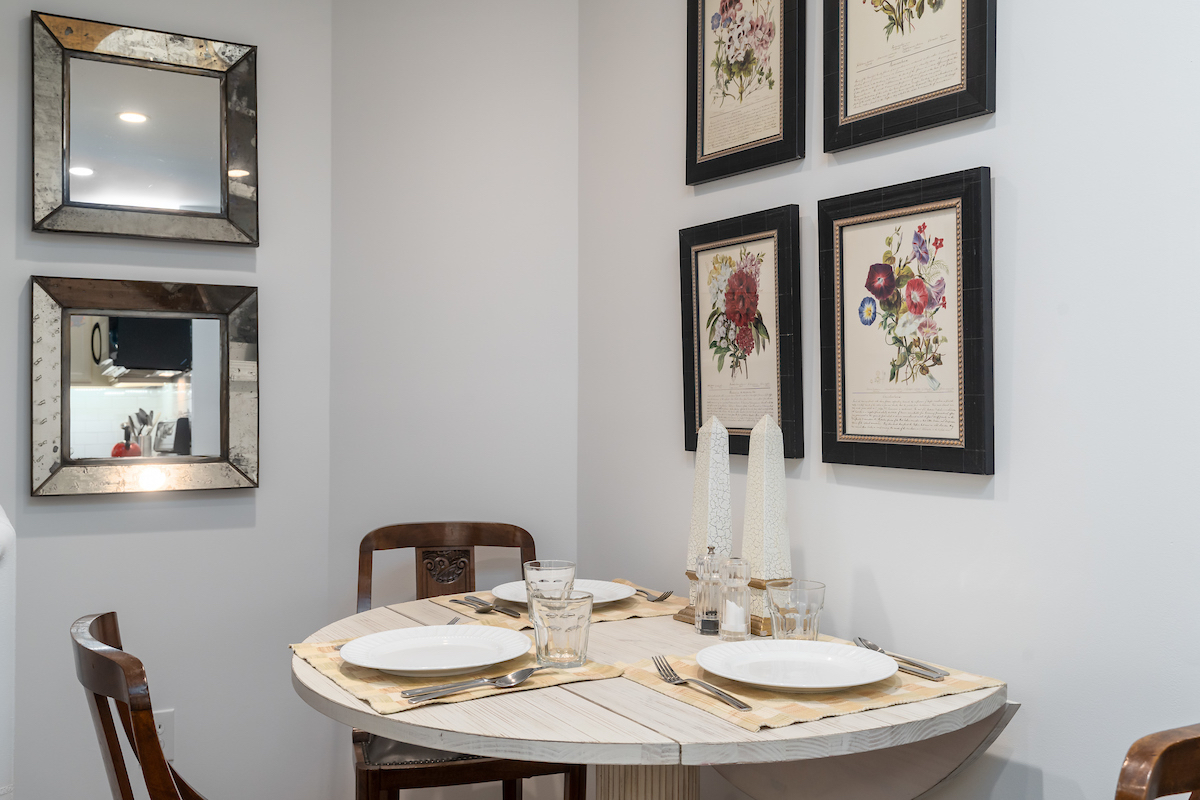 Stunning and Spacious Full Floor Apartment in Privately Owned Dupont Row Home - Photo 8