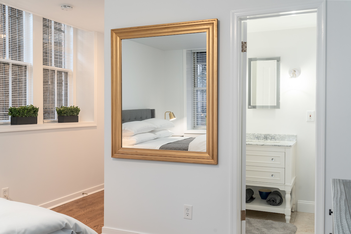 Stunning and Spacious Full Floor Apartment in Privately Owned Dupont Row Home - Photo 11