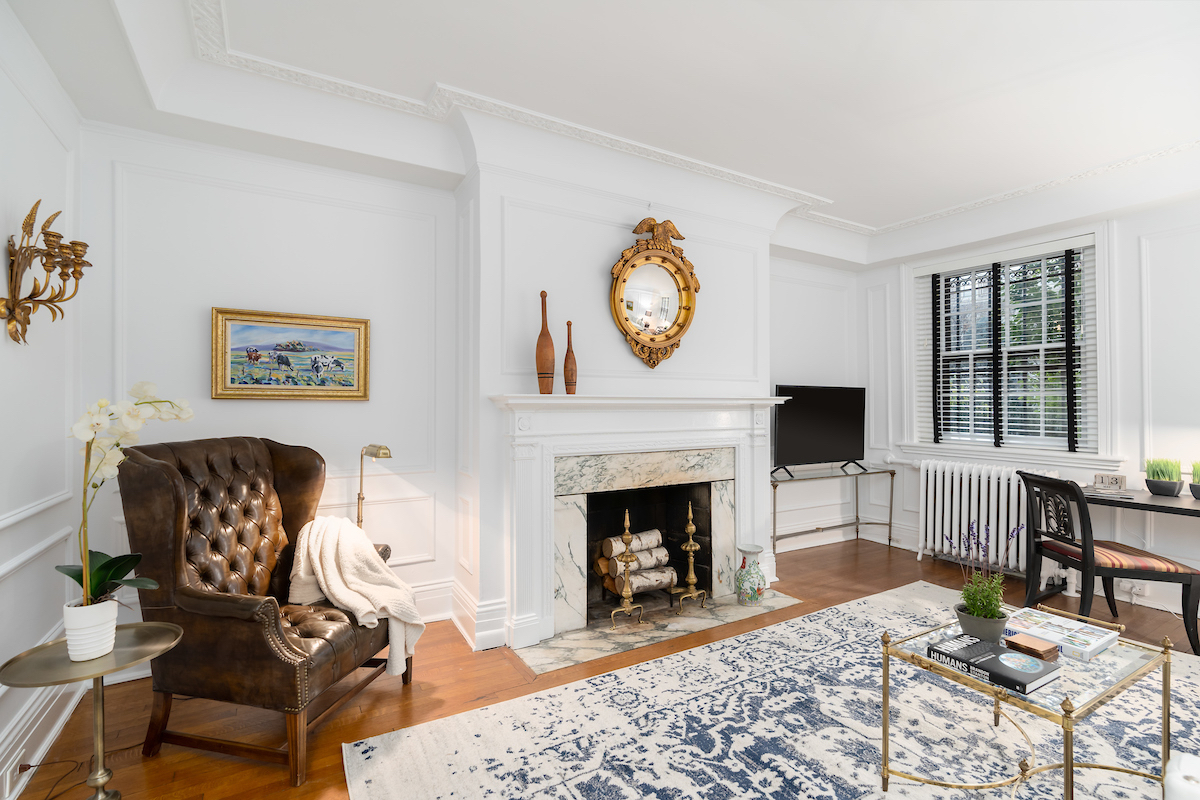 Stunning and Spacious Full Floor Apartment in Privately Owned Dupont Row Home - Photo 4