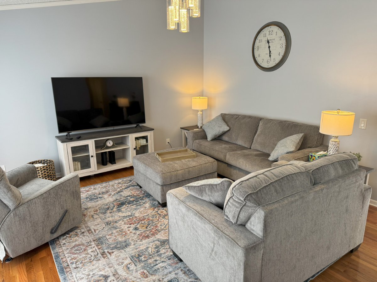 Comfy Home with Gym - Photo 2