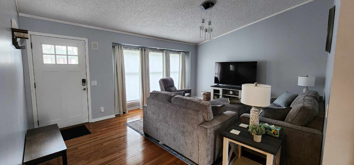 Comfy Home with Gym - Photo 1