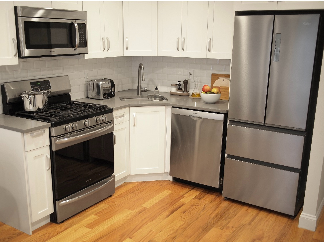 Design filled furnished 2 bedroom garden apartment- Brooklyn - Photo 7