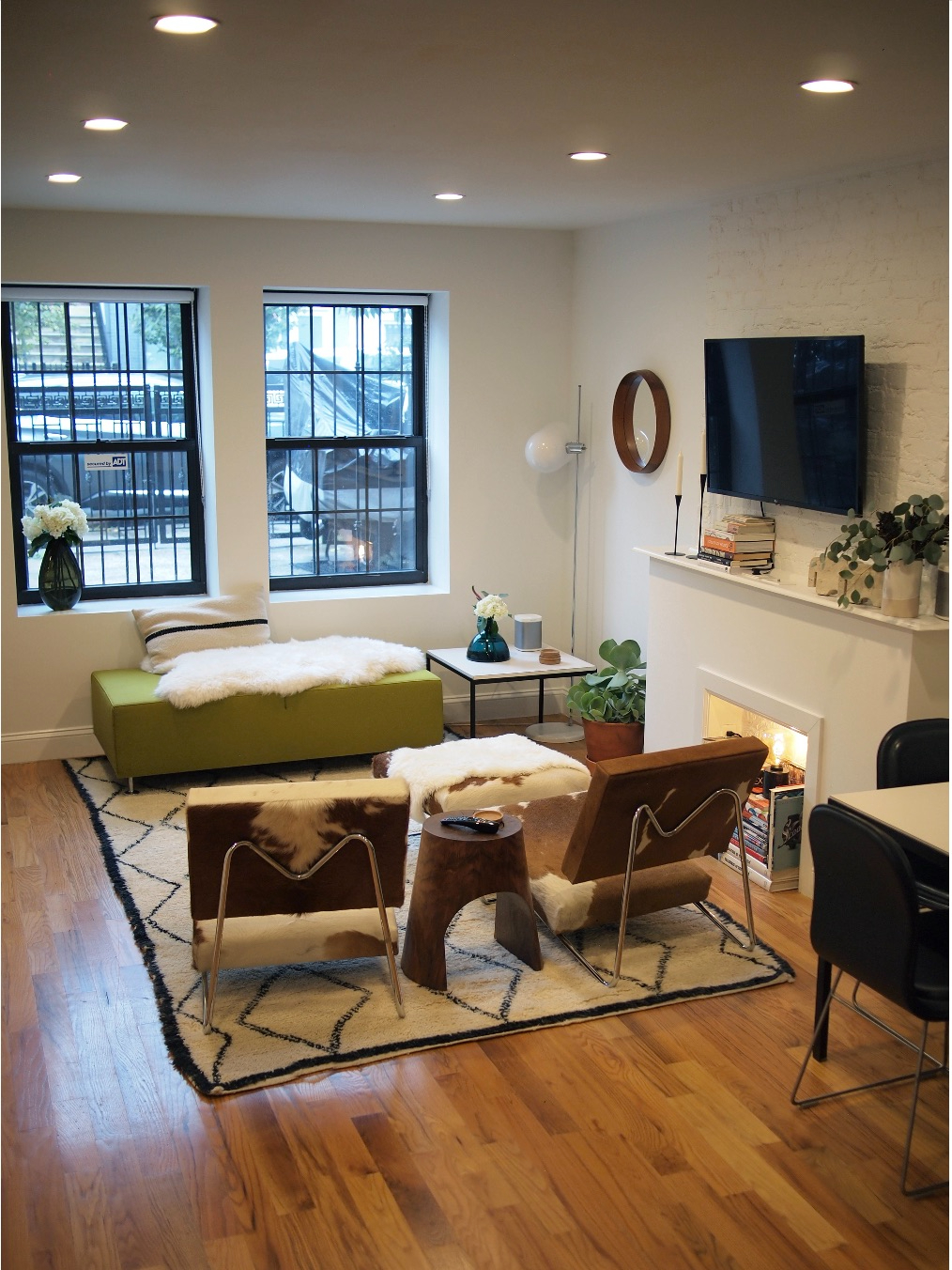 Design filled furnished 2 bedroom garden apartment- Brooklyn - Photo 2