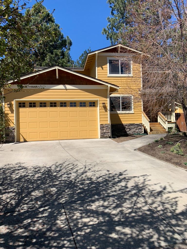 Available February 2027, Quiet & Private, Central Location. Home Office, Flexible Lease Options, COLD A/C, Dogs Welcome - Photo 2