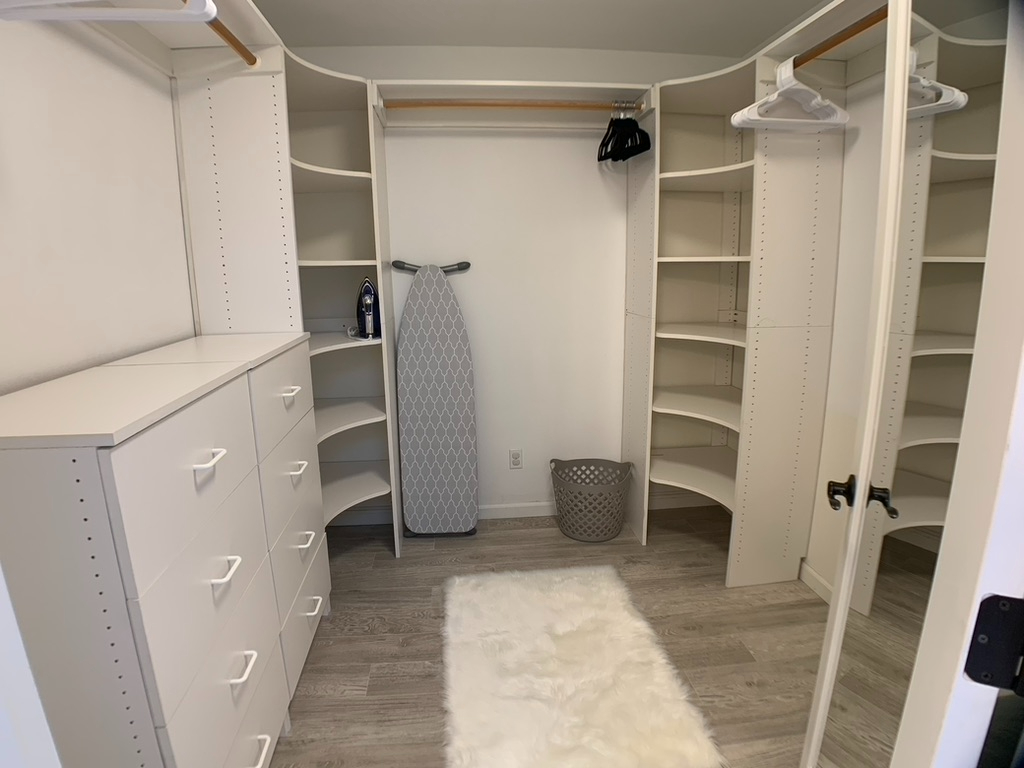 Available February 2027, Quiet & Private, Central Location. Home Office, Flexible Lease Options, COLD A/C, Dogs Welcome - Photo 5