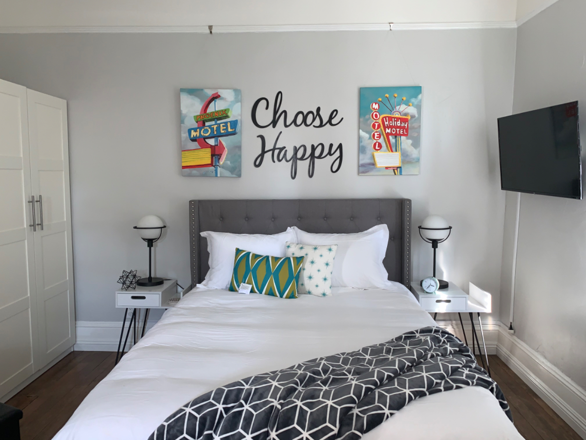 Fully furnished all inclusive beautifully designed professionals studio in highly sought after Midtown Reno