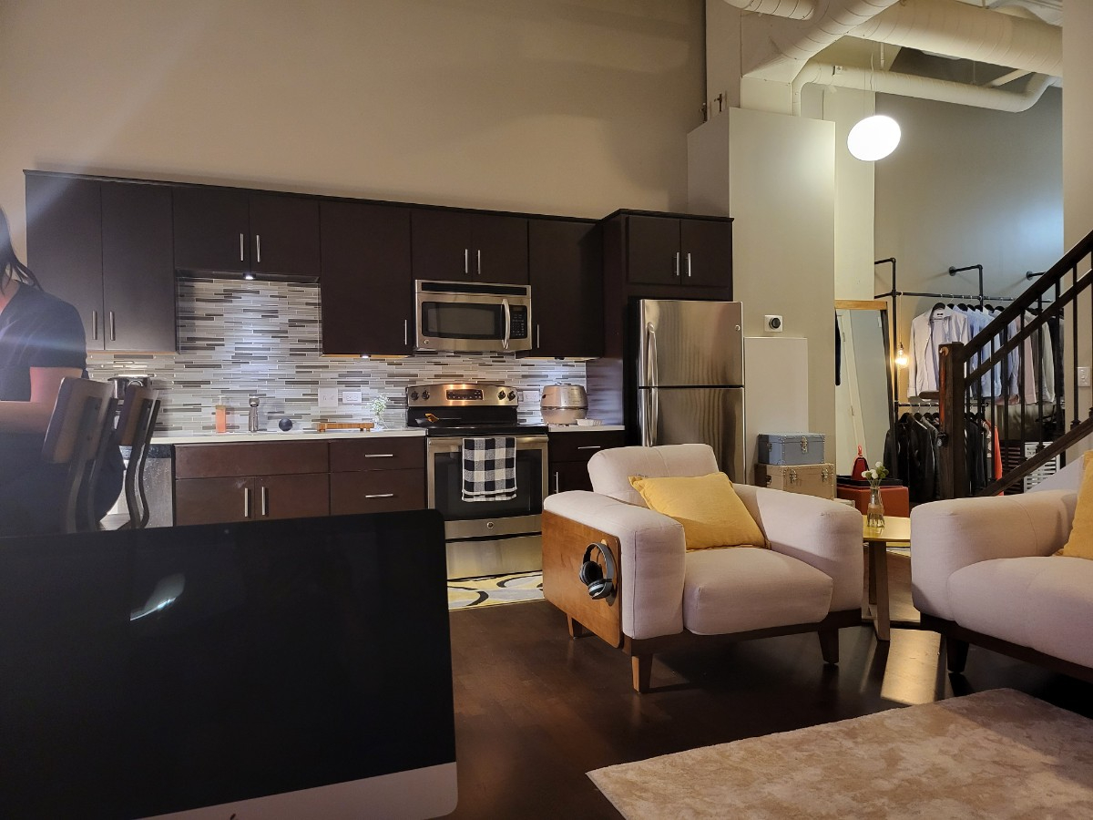 Beautiful and Modern 2 beds and one and 1/2 bath condo looking for TN for master bed with own privat - Photo 3