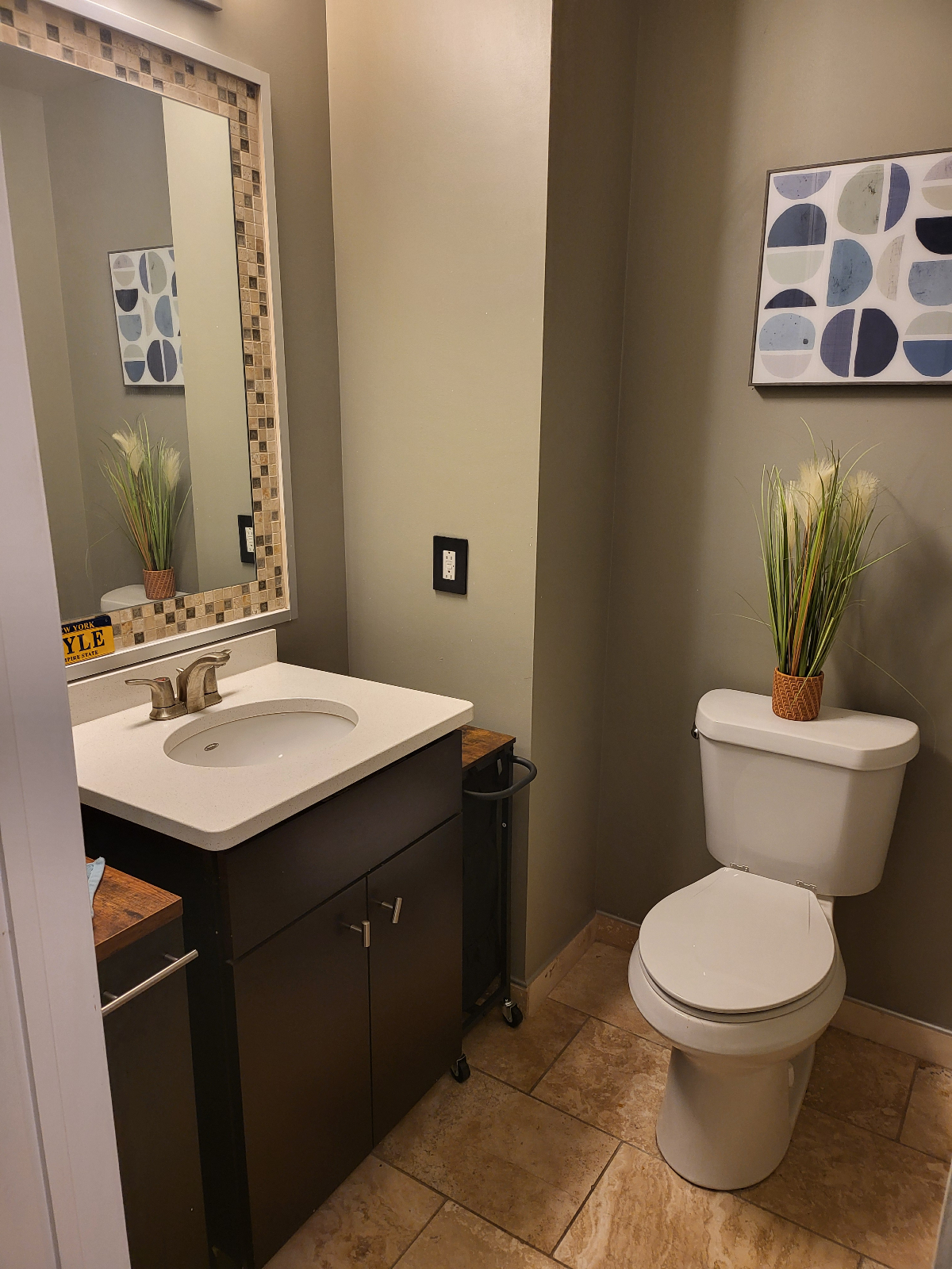 Beautiful and Modern 2 beds and one and 1/2 bath condo looking for TN for master bed with own privat - Photo 7