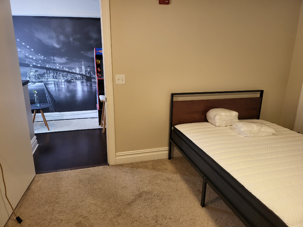 Beautiful and Modern 2 beds and one and 1/2 bath condo looking for TN for master bed with own privat - Photo 9