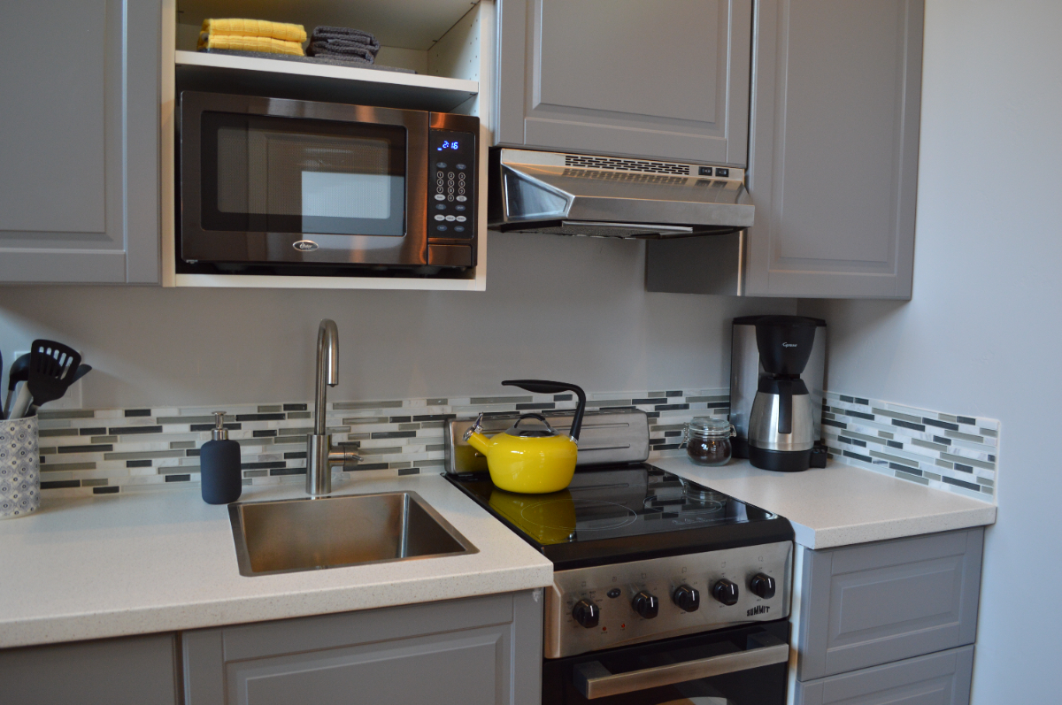 WHOLE HOUSE, Tiny Home w/ Full Kitchen on Bend's East Side near St Charles - Photo 3