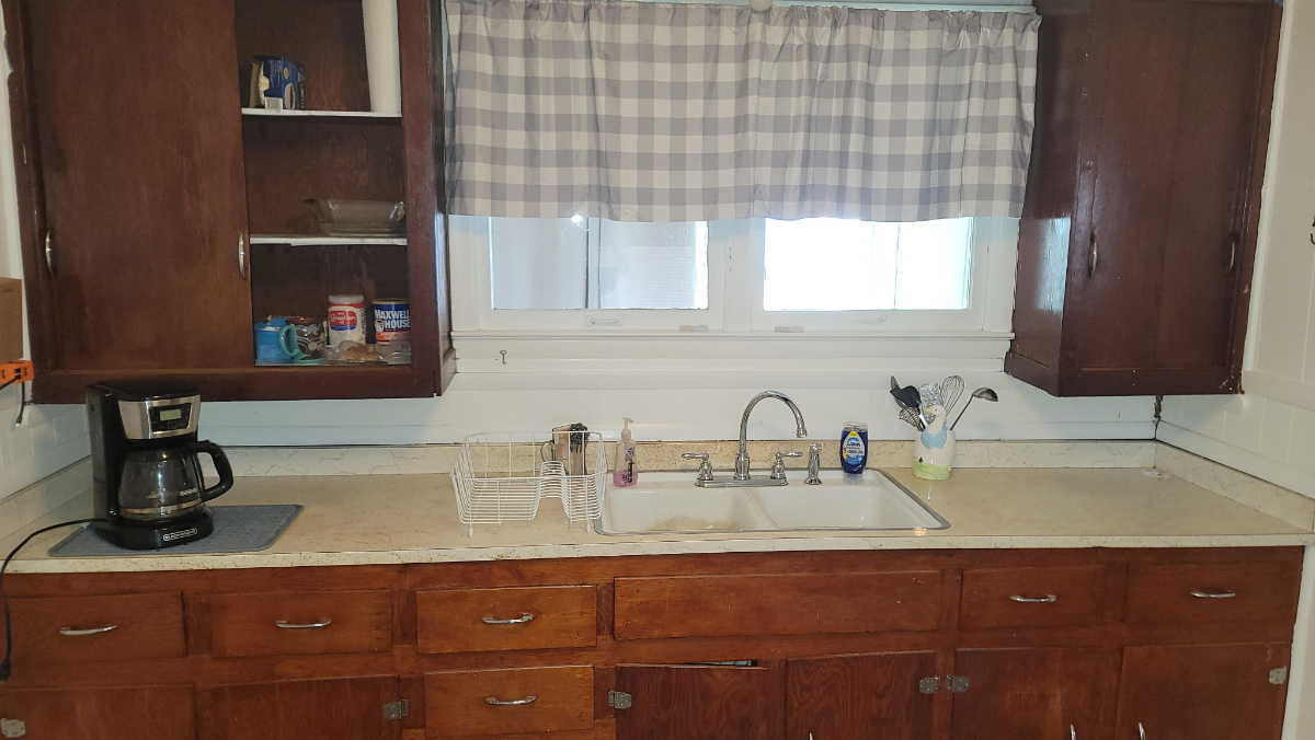 1/2 mile from wvu thomas - budget cottage $1500  OPEN  in Dec.  close to ALL charleston hospitals - Photo 6