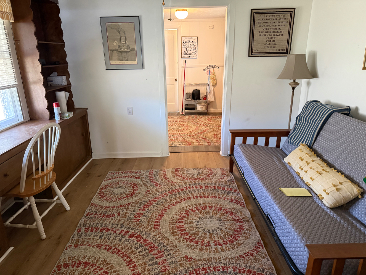 1/2 mile from wvu thomas - budget cottage $1500  OPEN  in Dec.  close to ALL charleston hospitals - Photo 11