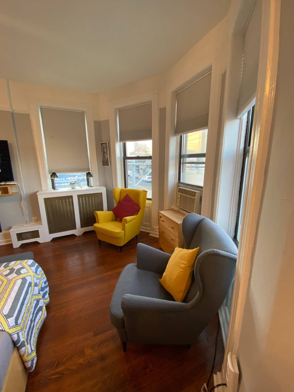 Newly renovated, ENTIRE apt perfect NYC location-Close to Subway - Photo 2