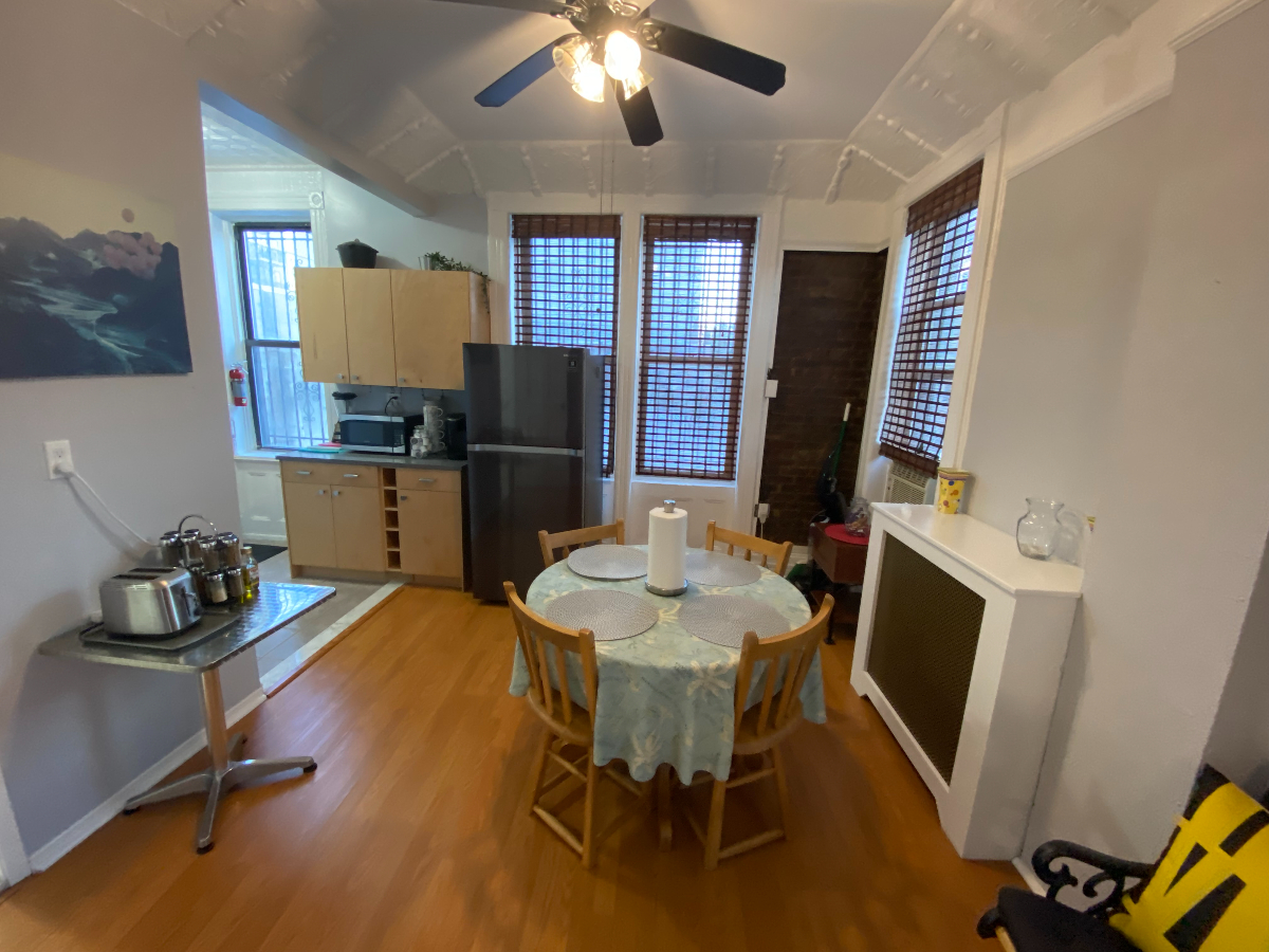 Newly renovated, ENTIRE apt perfect NYC location-Close to Subway - Photo 4