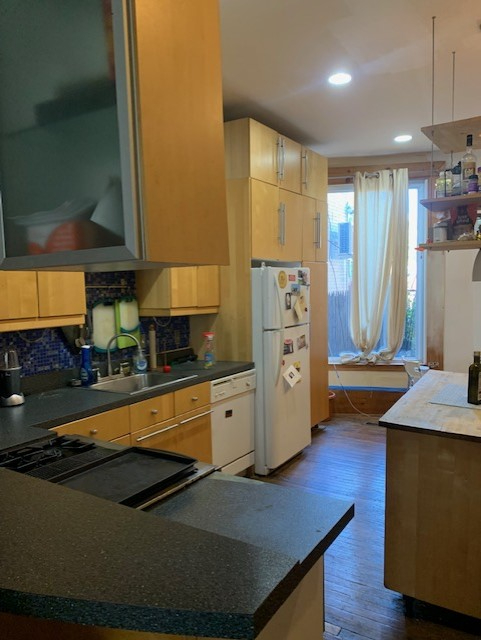 Private Room For Rent - Photo 9