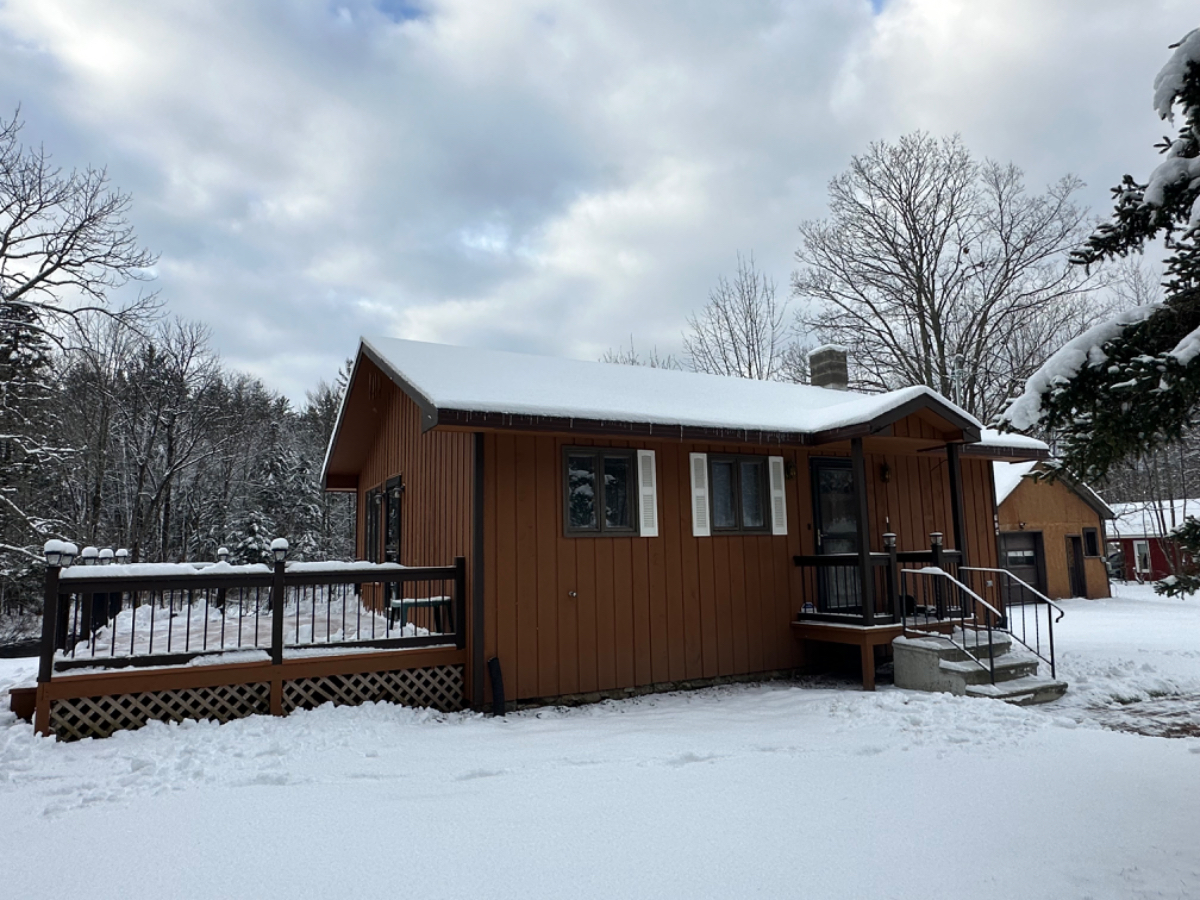 Quiet Cottage on the River. Beautiful setting - Photo 2
