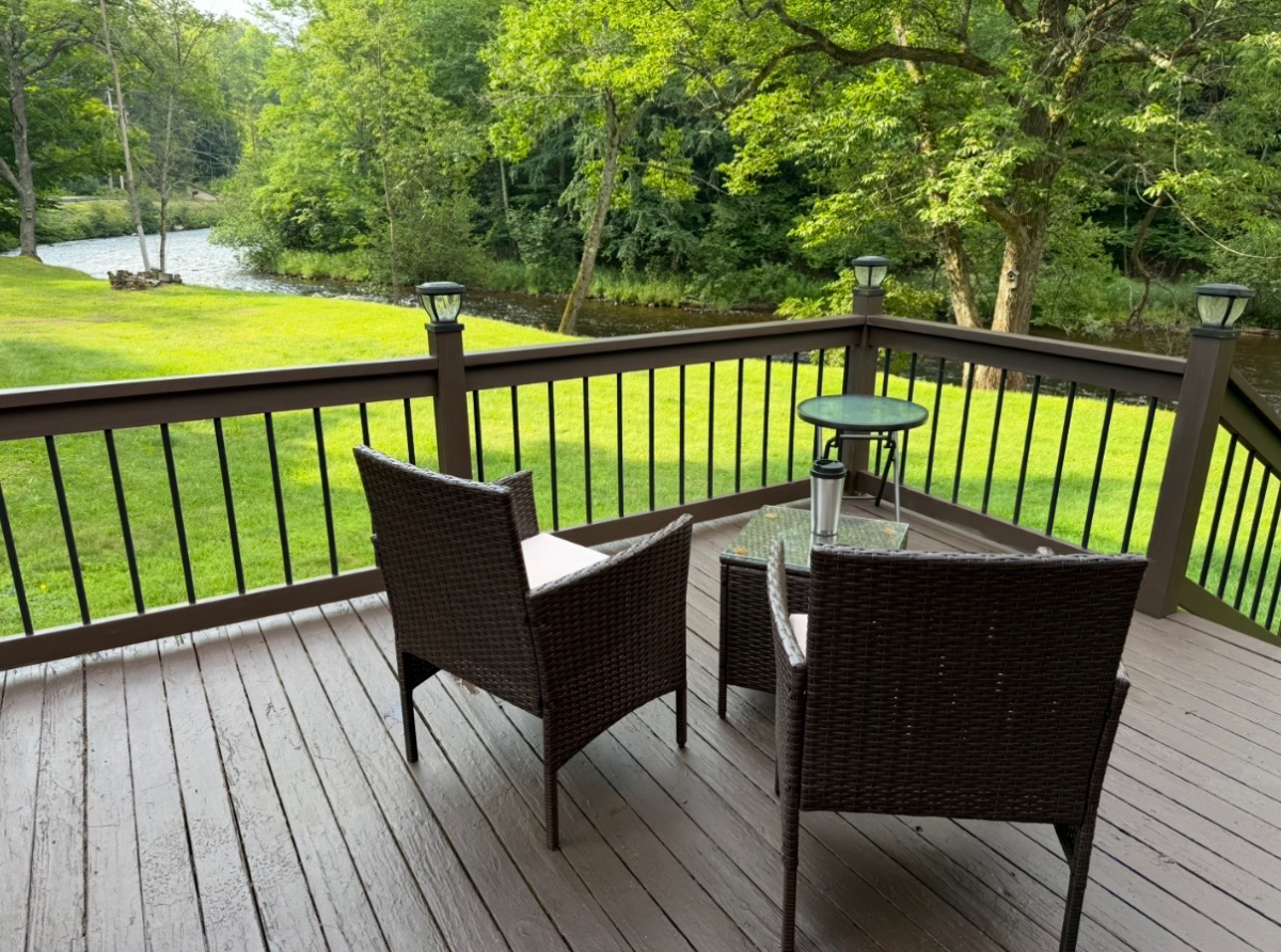 Quiet Cottage on the River. Beautiful setting - Photo 7