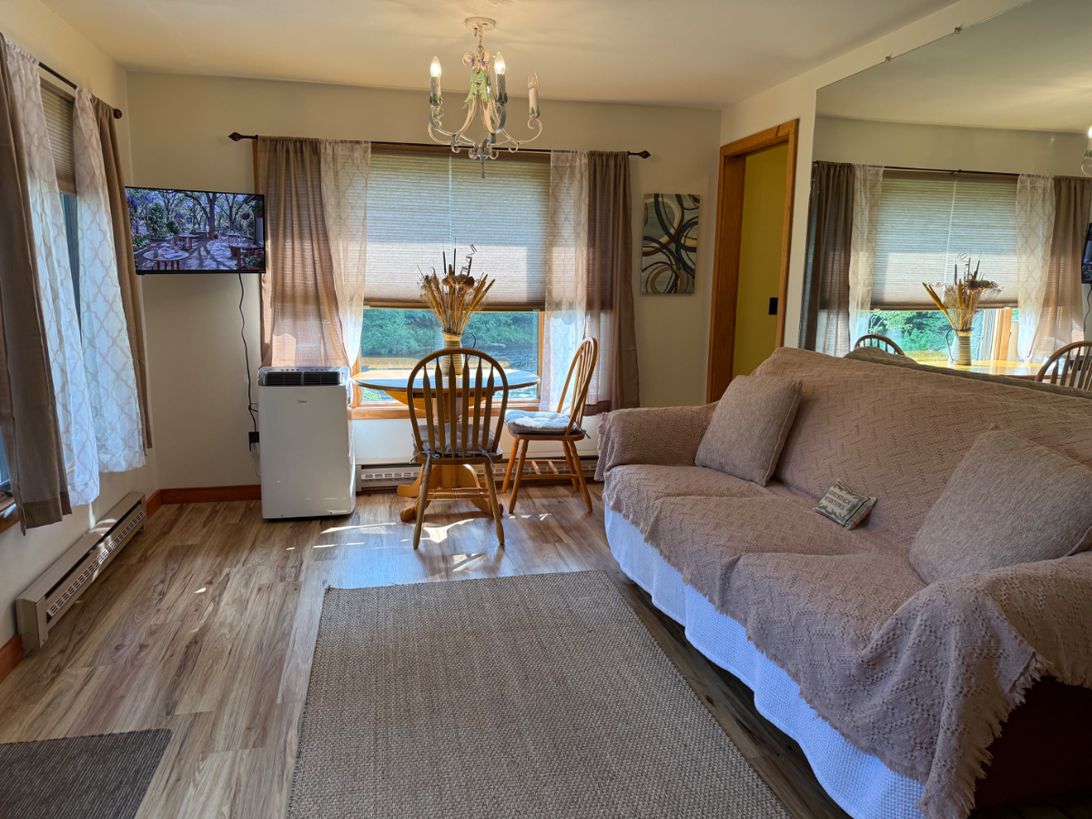 Quiet Cottage on the River. Beautiful setting - Photo 8