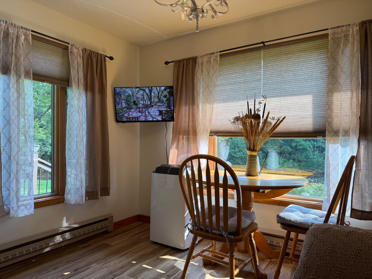 Quiet Cottage on the River. Beautiful setting - Photo 9
