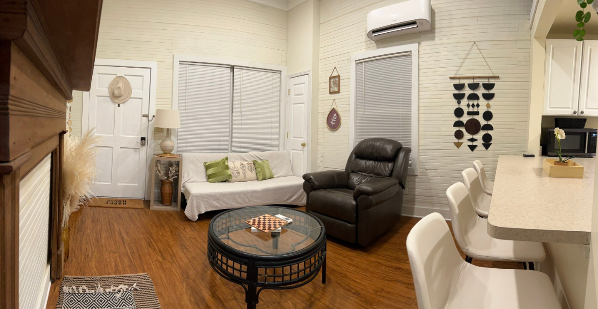 Cozy, 1 Bed 1 Bath & 1 Loft LOW CEILING HEIGHT Quaint Street Front Cottage - Photo 1