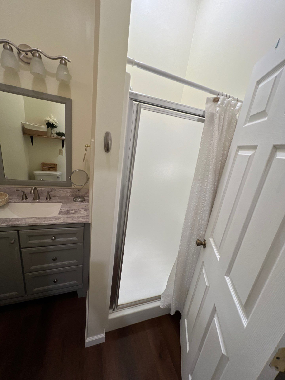 Cozy, 1 Bed 1 Bath & 1 Loft LOW CEILING HEIGHT Quaint Street Front Cottage - Photo 5
