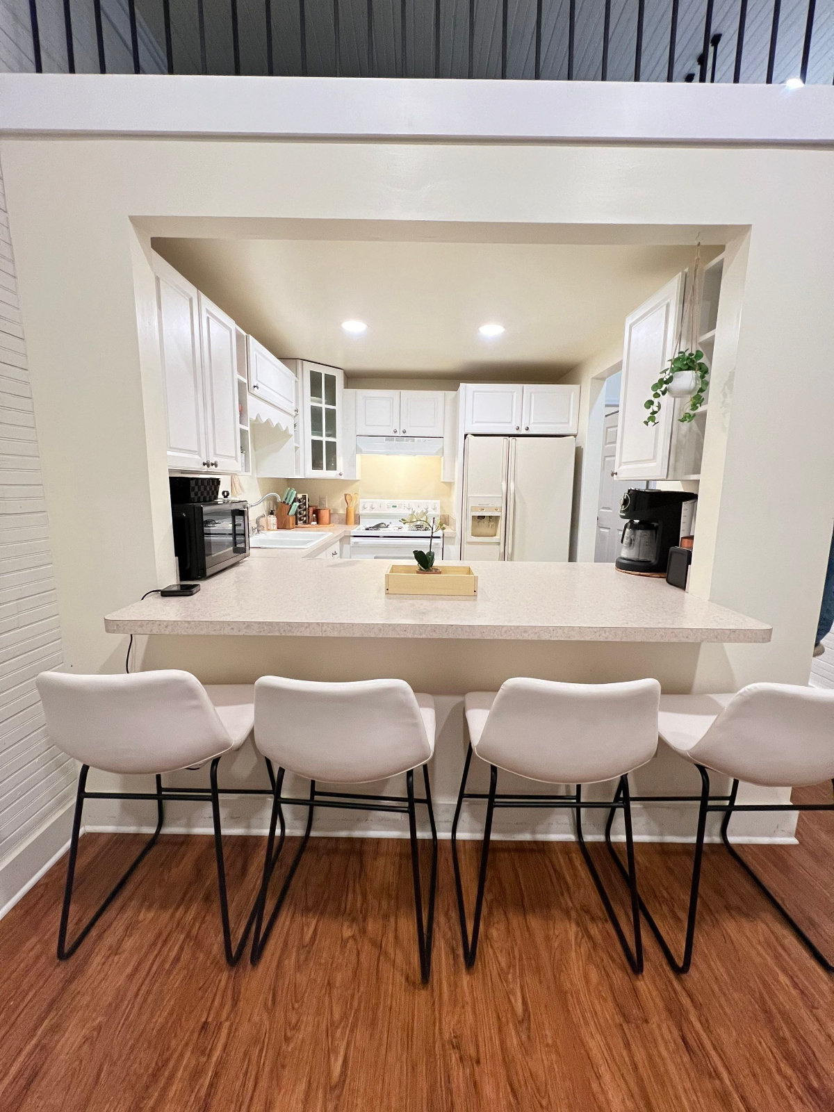 Cozy, 1 Bed 1 Bath  & 1 Loft LOW CEILING HEIGHT Quaint Street Front Cottage - Photo 10
