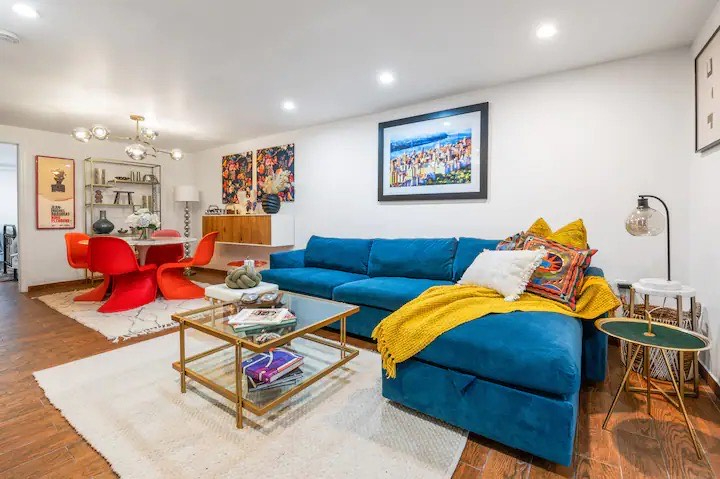 Stylish Mid-Century 2-Bedroom Apartment in Brooklyn, NY - Perfect for Exploring NYC - Photo 1