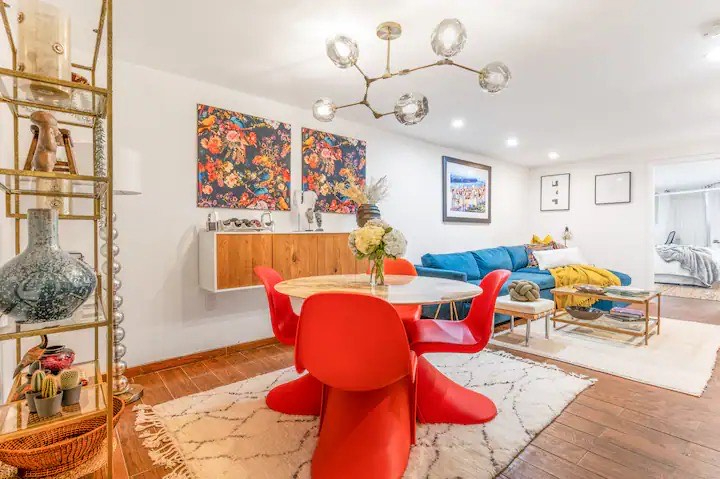 Stylish Mid-Century 2-Bedroom Apartment in Brooklyn, NY - Perfect for Exploring NYC - Photo 3