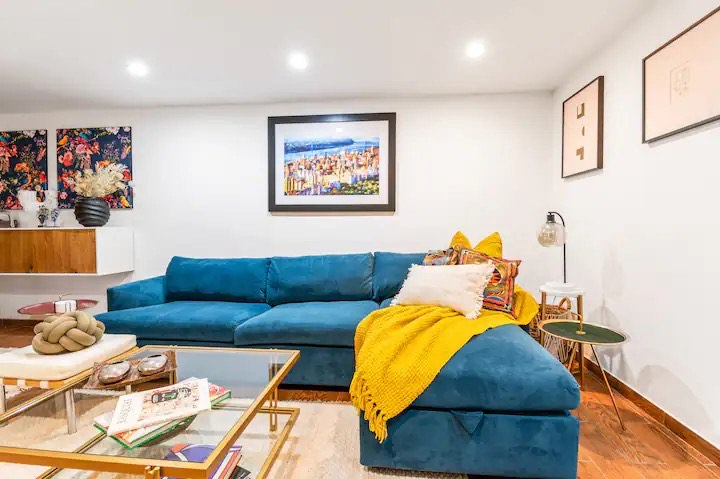 Stylish Mid-Century 2-Bedroom Apartment in Brooklyn, NY - Perfect for Exploring NYC - Photo 2