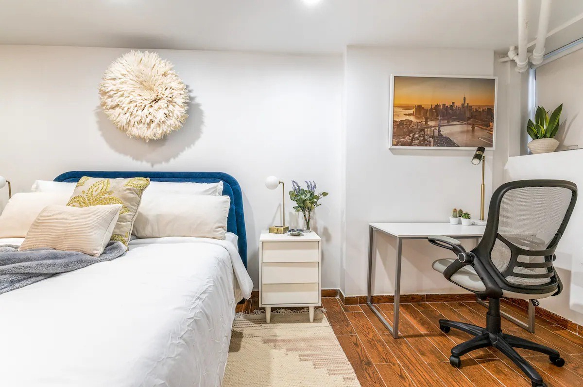 Stylish Mid-Century 2-Bedroom Apartment in Brooklyn, NY - Perfect for Exploring NYC - Photo 12