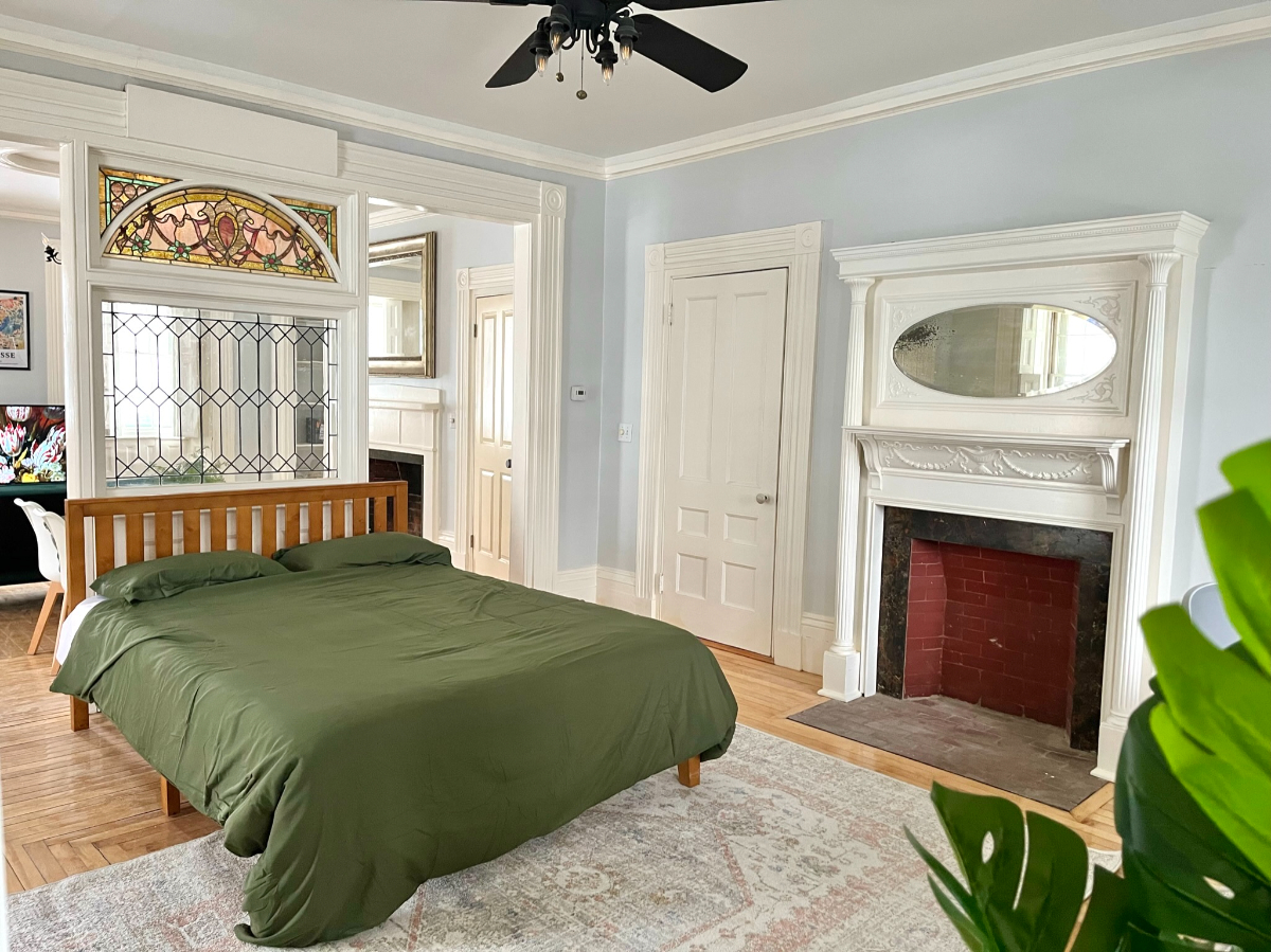 Beautiful historic apartment in a convenient location