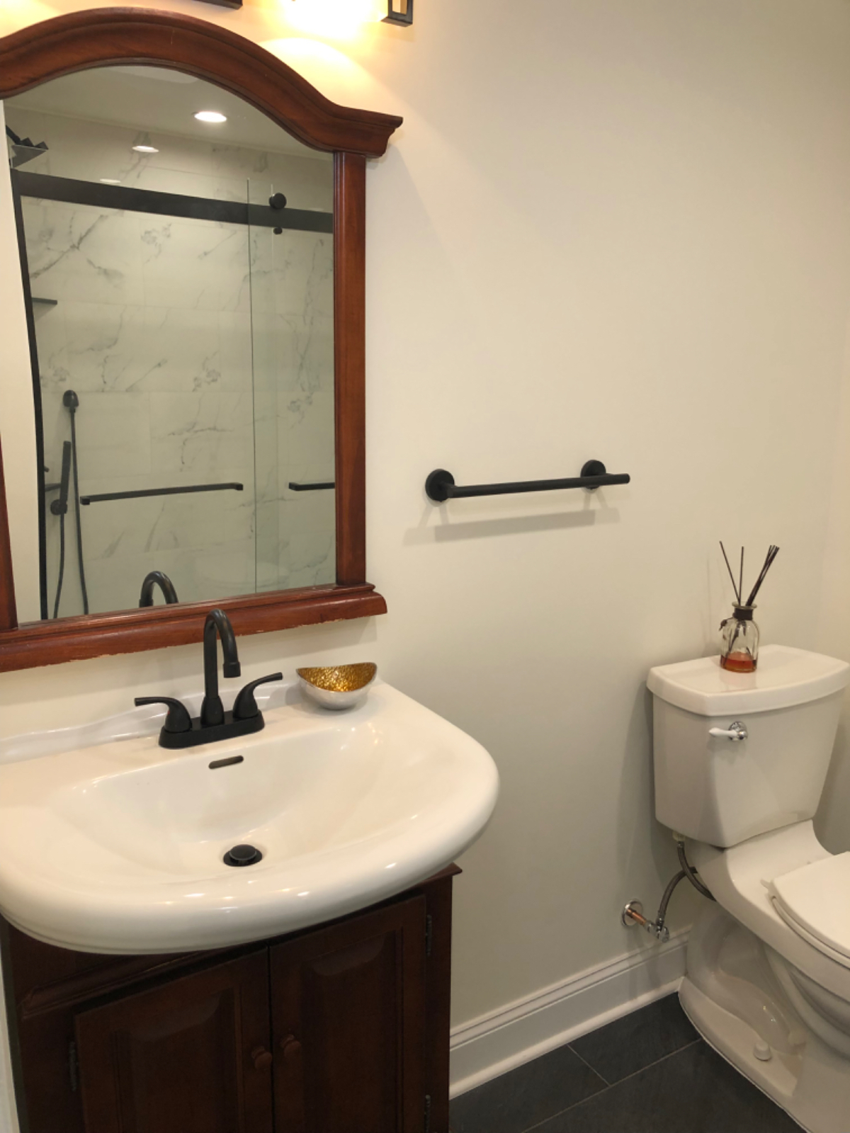 Find Comfort and Convenience in Spacious One-Bedroom in the Serene Suburbs of Vienna, Virginia - Photo 5