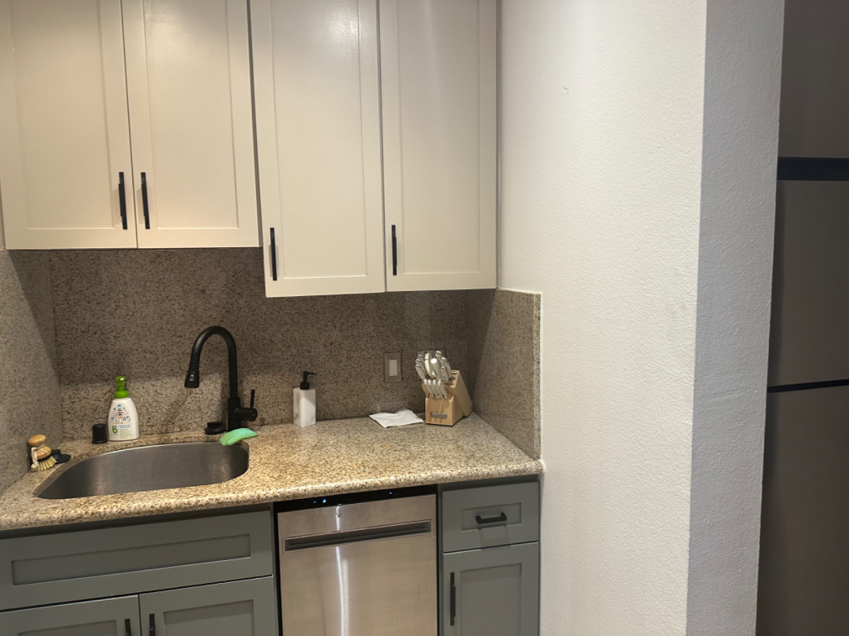 JR 1 bedroom w secure parking and washer/dryer - Photo 4