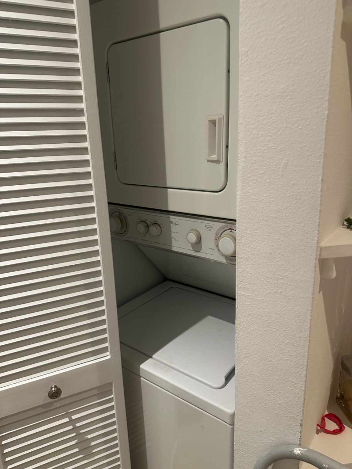JR 1 bedroom w secure parking and washer/dryer - Photo 5
