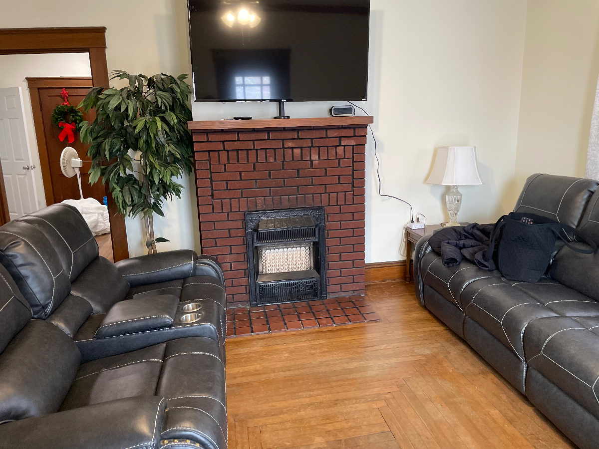 Home with 2 bed/1 bath and office near hospitals, private back yard - Photo 8