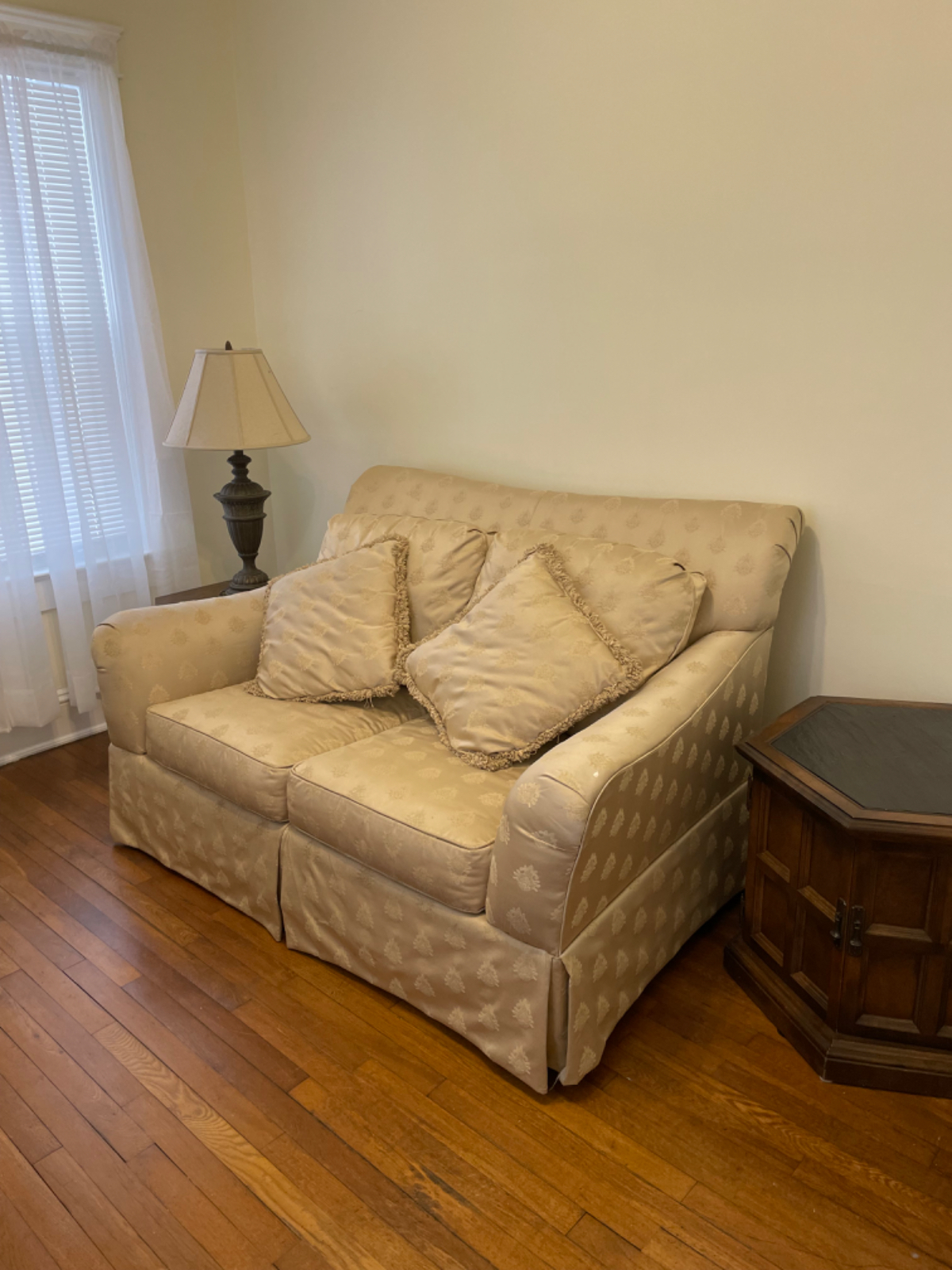 Home with 2 bed/1 bath and office near hospitals, private back yard - Photo 12