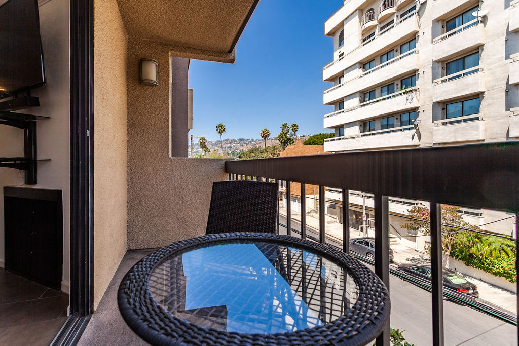 Runyon Canyon out your door - Furnished 2bedroom 2 bath - Photo 2