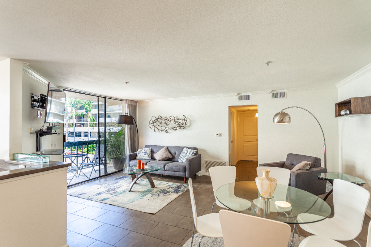 Runyon Canyon out your door - Furnished 2bedroom 2 bath - Photo 3