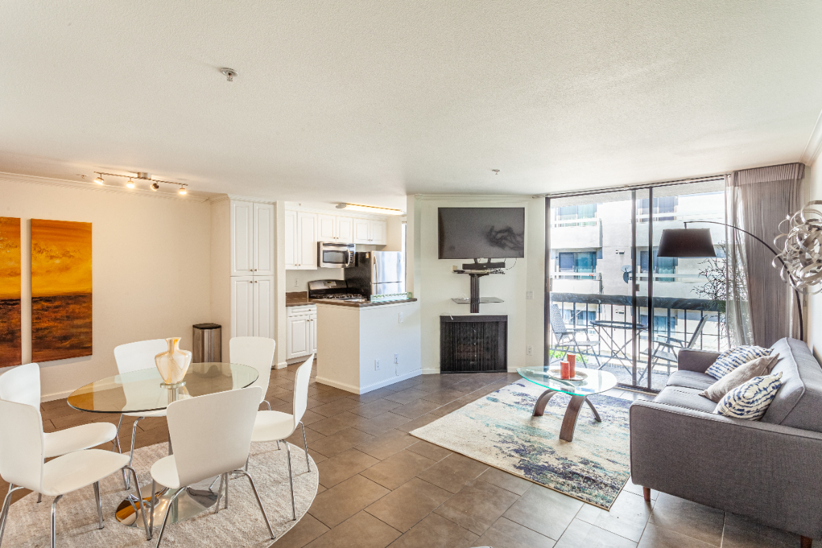 Runyon Canyon out your door - Furnished 2bedroom 2 bath - Photo 4