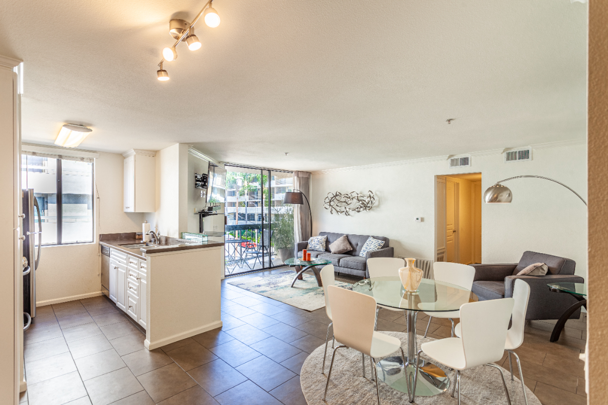 Runyon Canyon out your door - Furnished 2bedroom 2 bath - Photo 1