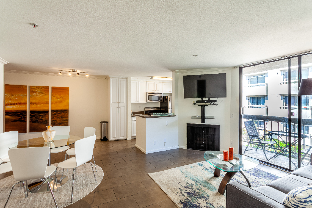 Runyon Canyon out your door - Furnished 2bedroom 2 bath - Photo 5