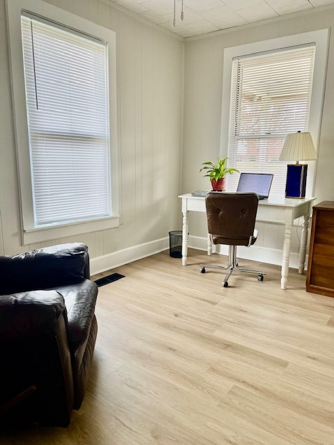 Fully furnished 2 bedroom with separate office. All utilities, internet and lawncare included. - Photo 7