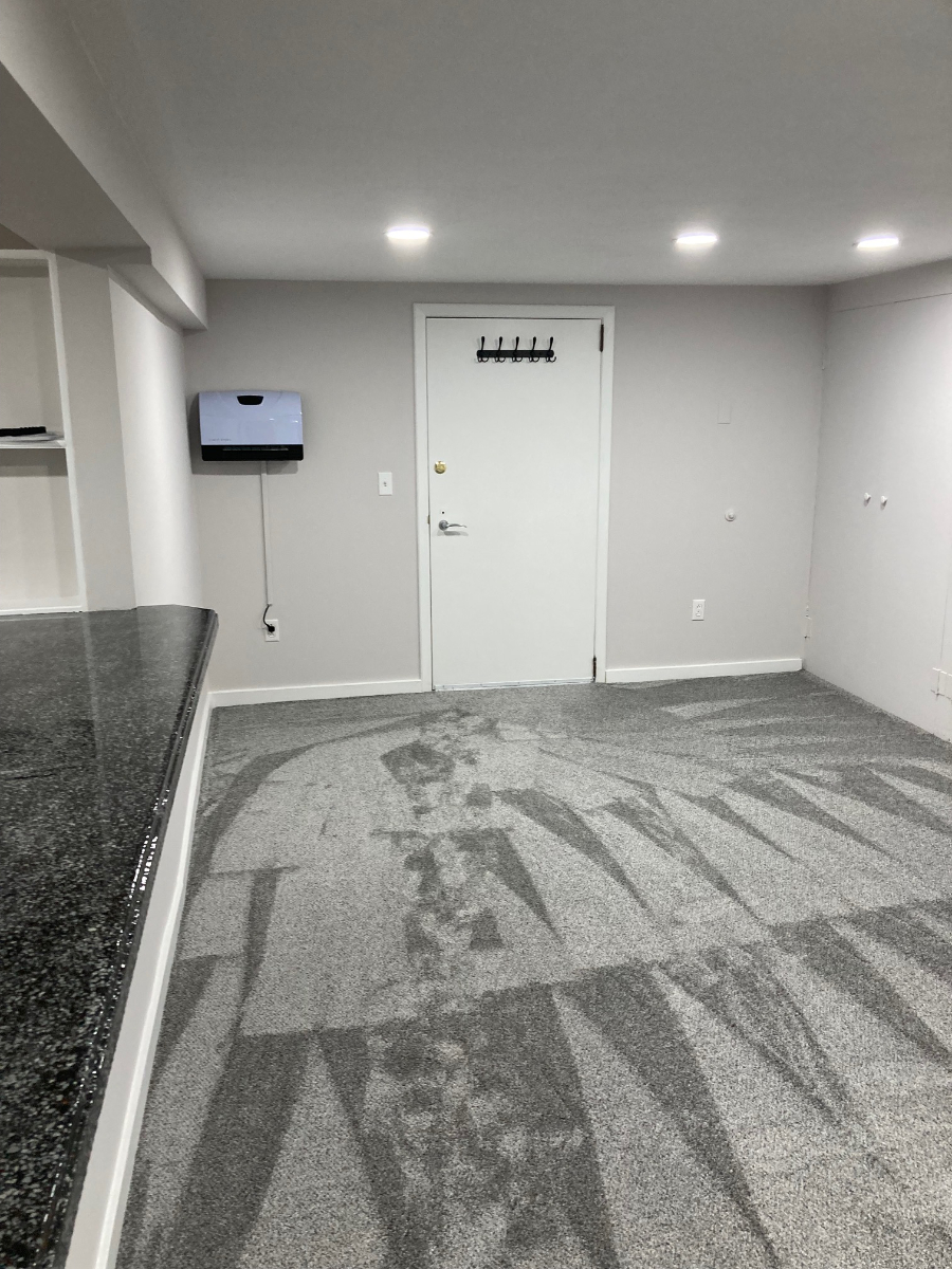 NEWLY REMODELED LOWER LEVEL   APT 3 BLOCKS FROM RT 81     OFF STREET PARKING   QUIET NEIGHBORHOOD    - Photo 4