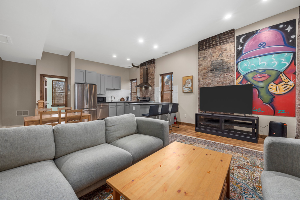 Renovated 3 Bedroom Penthouse Suite in Benton Park