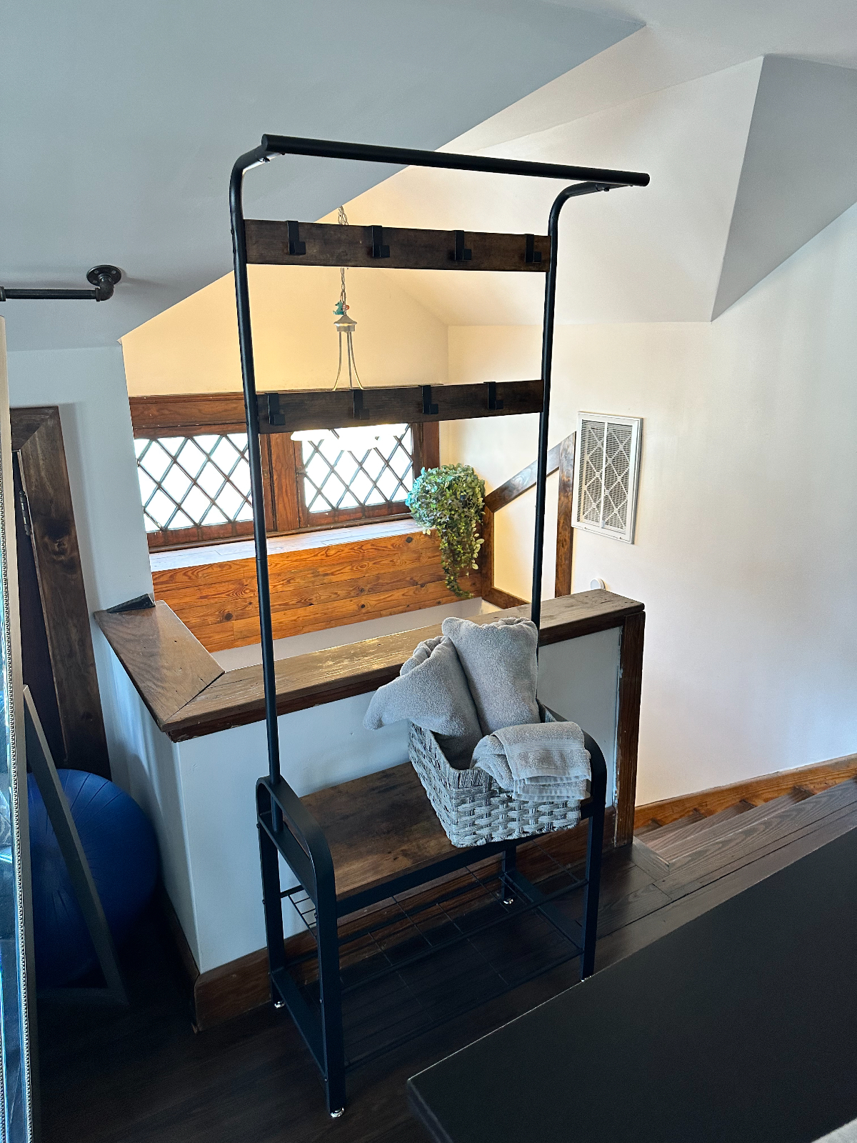 1589 Lee Street E - Hip & Historic Loft - near state capitol, minutes from CAMC, WVU St. Francis - Photo 4