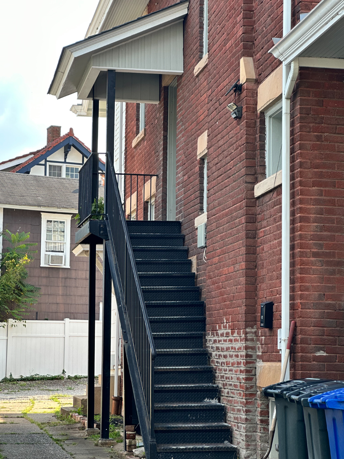 1589 Lee Street E - Hip & Historic Loft - near state capitol, minutes from CAMC, WVU St. Francis - Photo 11