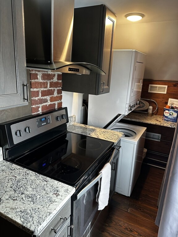 1589 Lee Street E - Hip & Historic Loft - near state capitol, minutes from CAMC, WVU St. Francis - Photo 8