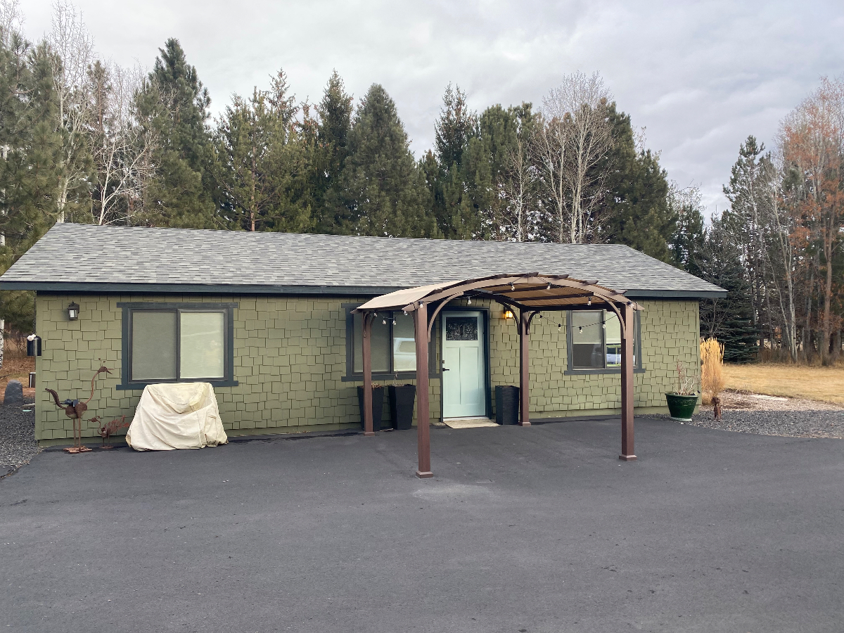 Quiet and scenic 2bd 2ba in natural setting with backyard, patio, and close to outdoor activities - Photo 1