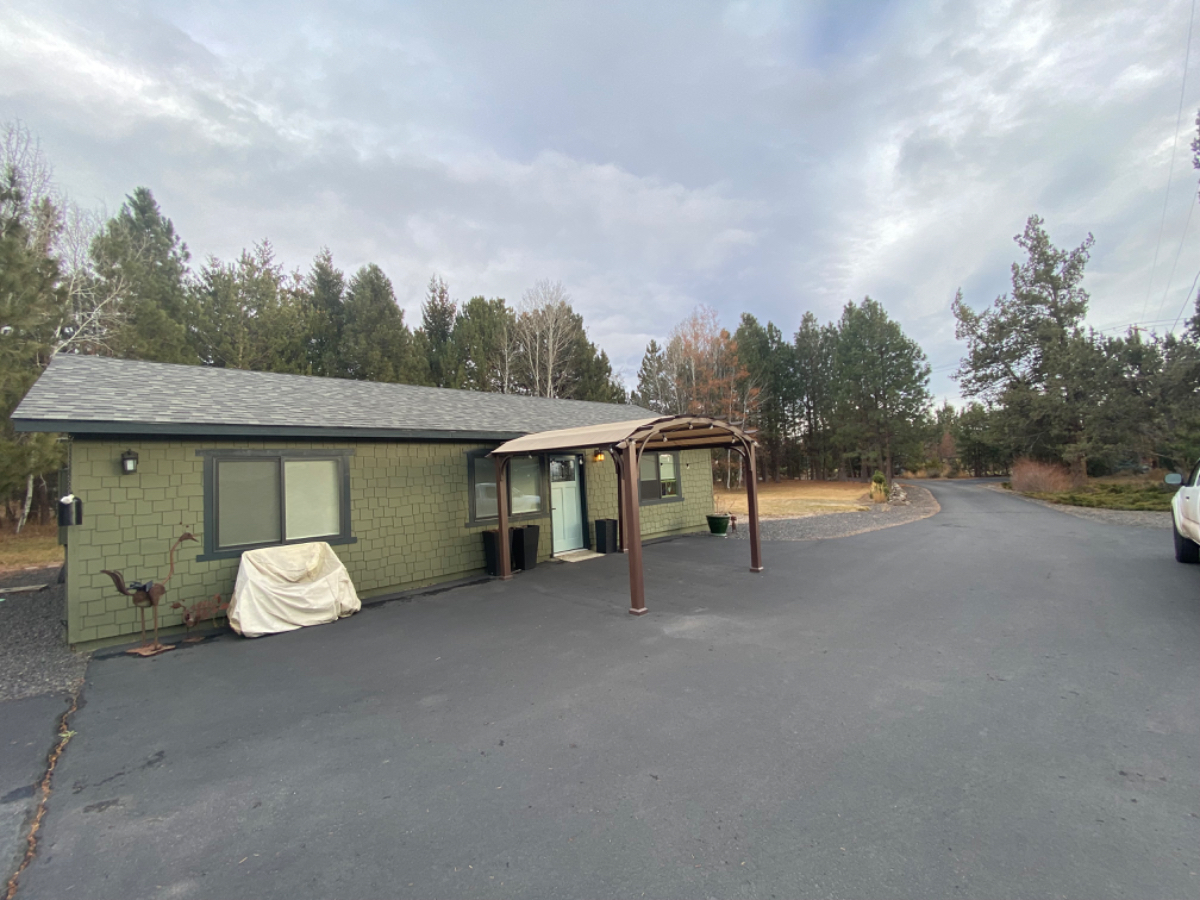 Quiet and scenic 2bd 2ba in natural setting with backyard, patio, and close to outdoor activities - Photo 2